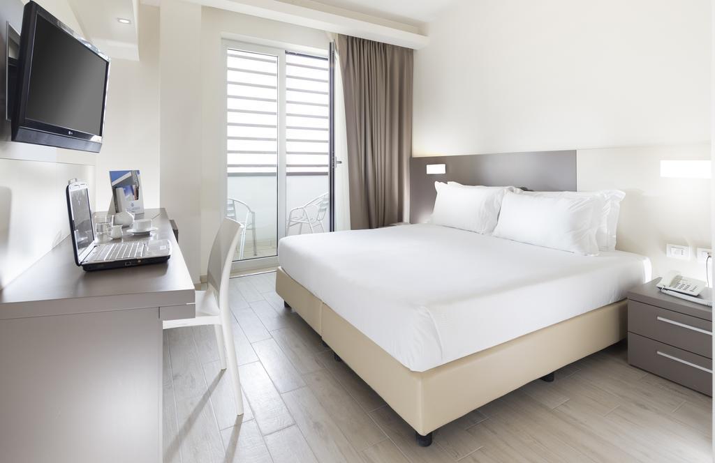 Hotel Cube Равенна Экстерьер фото